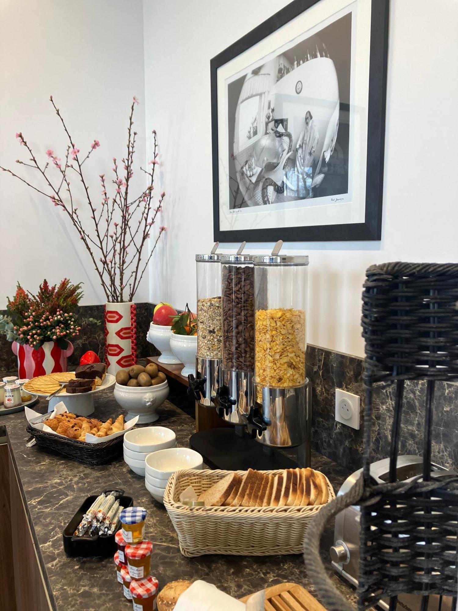 Dali Hotel מונטובן מראה חיצוני תמונה